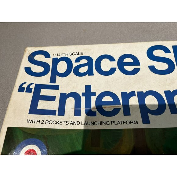 Entex Space Shuttle "Enterprise" Model Kit 1:144 Scale Kit #8529 started - Picture 3 of 16